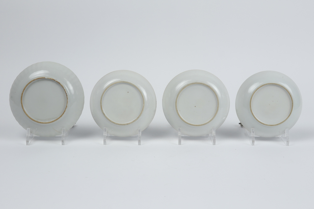 four small 18th Cent. Chinese plates in porcelain with a blue-white landscape decor || Lot van 4 - Image 2 of 3