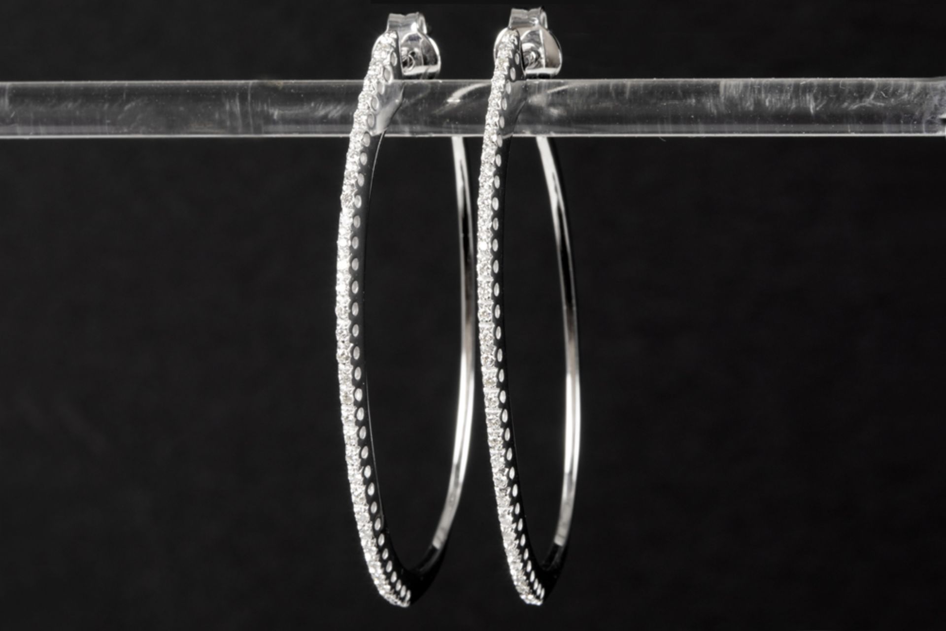 pair of earrings in white gold (18 carat) with ca 0,35 carat of high quality brilliant cut