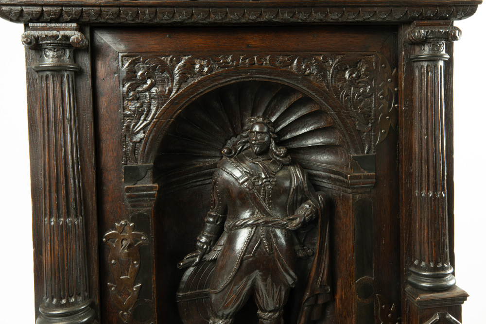 small antique Renaissance style cabinet in oak || Antiek neorenaissance crédence-meubeltje in eik - Image 4 of 5