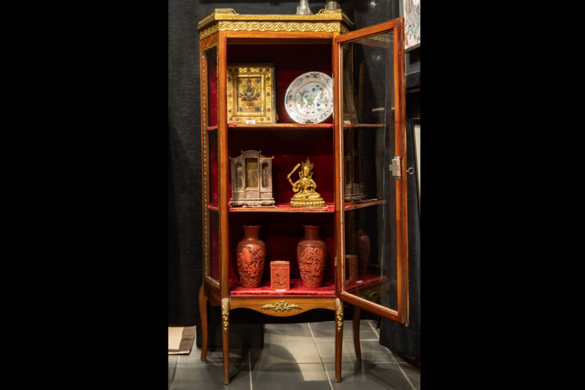 small 'antique' neoclassical display cabinet in walnut with mountings in bronze and with a marble - Image 2 of 4
