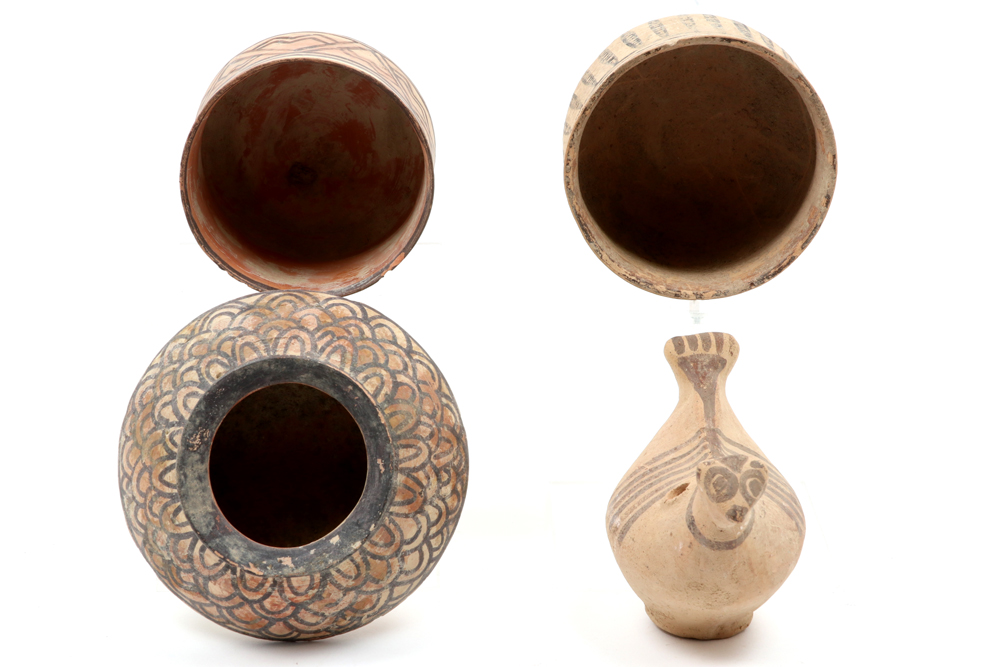 four Ancient Pakistan Baluchistan Indus Culture Nindowari earthenware items : three painted pots and - Image 3 of 4