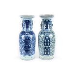 two Chinese vases in porcelain with a blue-white decor || Lot van twee Chinese vazen in porselein