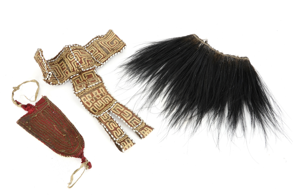 three Papua New Guinean garment ornamentations, amongst which a Sepik and a Wamena one || - Image 2 of 2