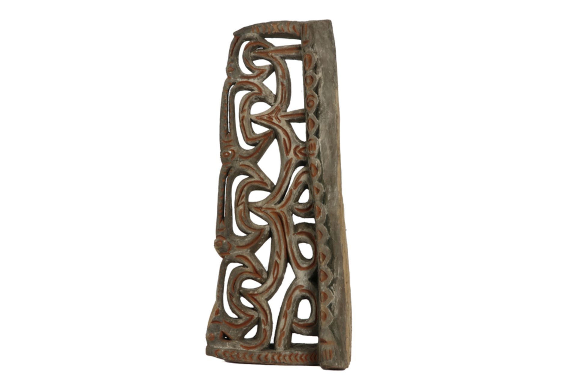 Irian Jaya Central Asmat canoe prow in typically carved wood || INDONESIE / IRIAN JAYA - CENTRAL - Image 2 of 3