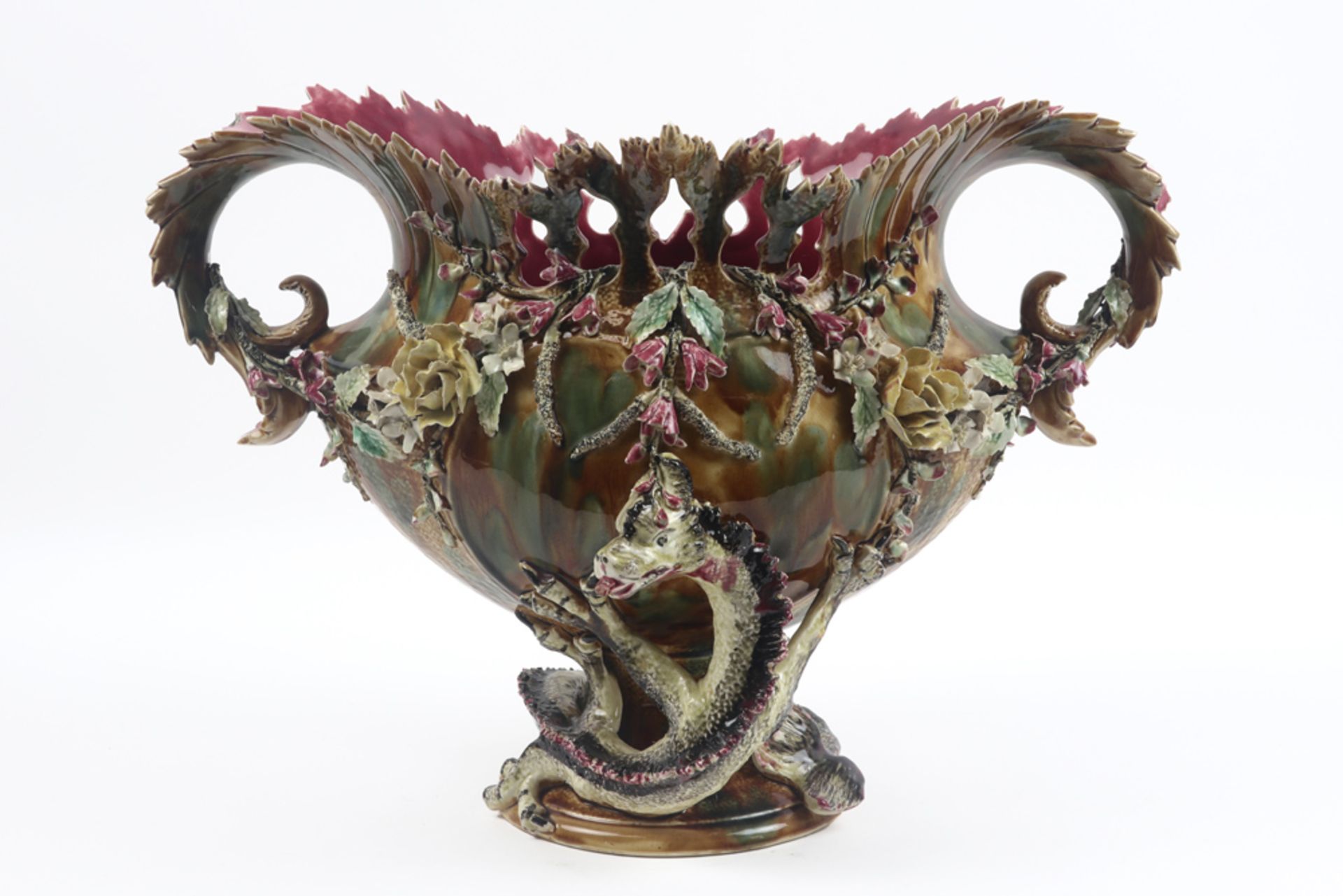 quite big antique "Barbotine" bowl in ceramic with a decor of flowers and dragon || Vrij grote