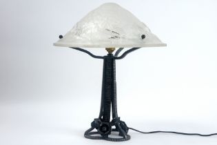 Art Deco lamp in wrought iron and clear glass || Art Deco-lamp met montuur in smeedijzer en met