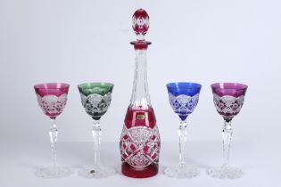 5 pieces of Belgian VSL crystal four glasses and a decanter || Lot gekleurd en geslepen kristal
