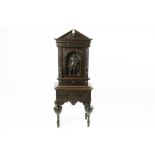 small antique Renaissance style cabinet in oak || Antiek neorenaissance crédence-meubeltje in eik