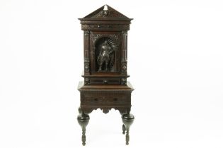 small antique Renaissance style cabinet in oak || Antiek neorenaissance crédence-meubeltje in eik