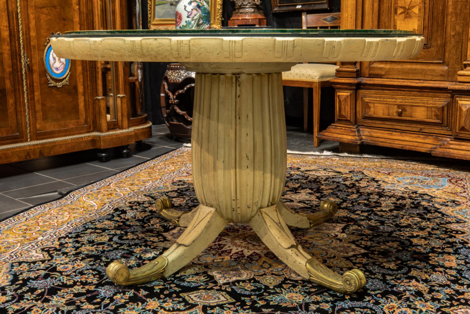quite special, presumably Italian Art Deco table in painted wood and gilded bronze with a round - Bild 3 aus 3