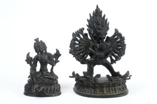 two Nepalese sculptures : Tara and Bhairava || Lot van twee Nepalese sculpturen in messing : "