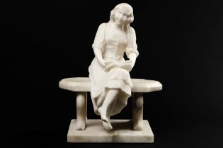 'antique' presumably Italian sculpture in alabaster || 'Antieke' allicht Italiaanse sculptuur in