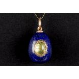 Russian egg-shaped pendant in "56" marked gold and lapis lazuli, incrusted with a cabochon cut