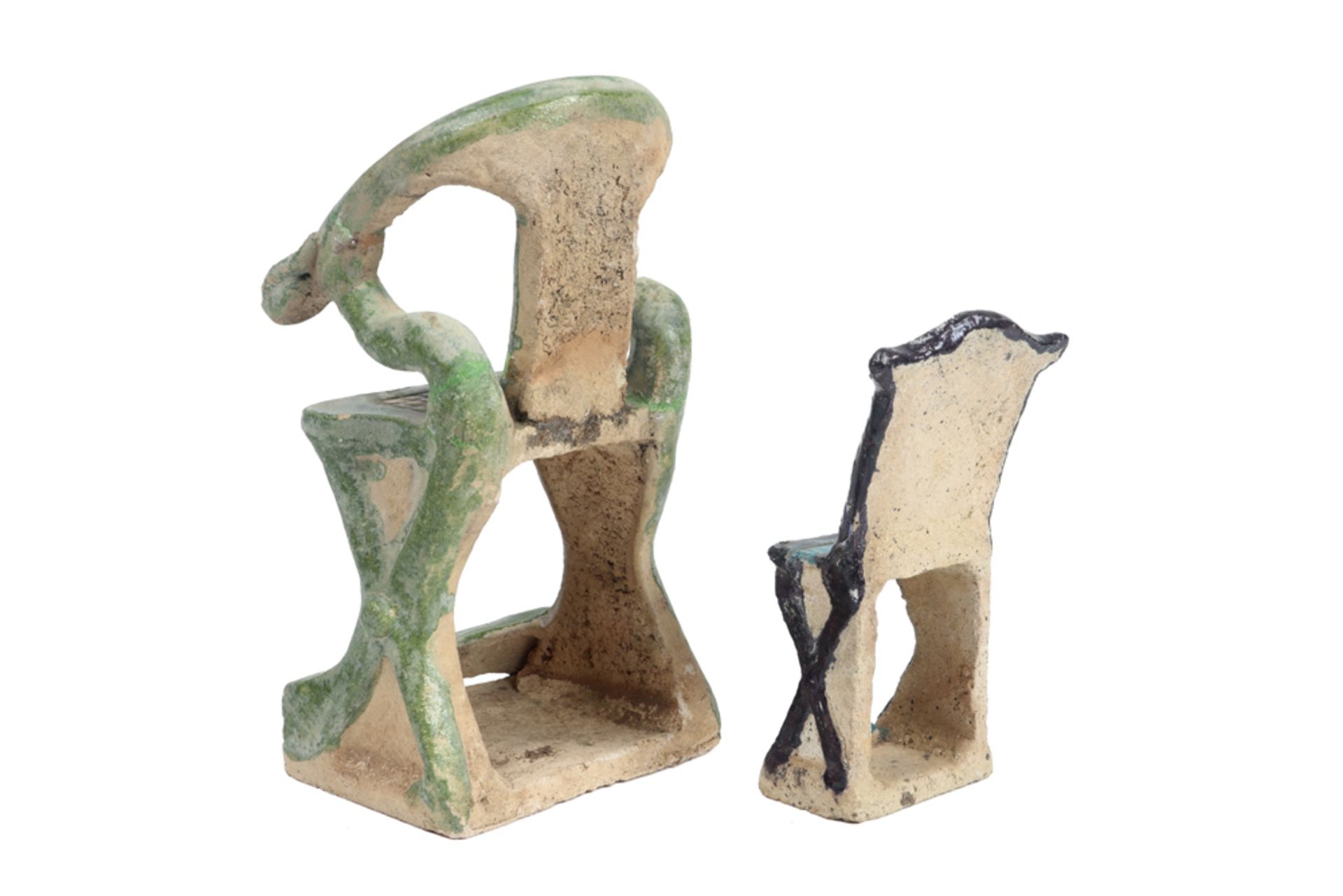 two Chinese Ming period tomb furniture items (chairs) in glazed earthenware || CHINA - MING-DYNASTIE - Bild 5 aus 5