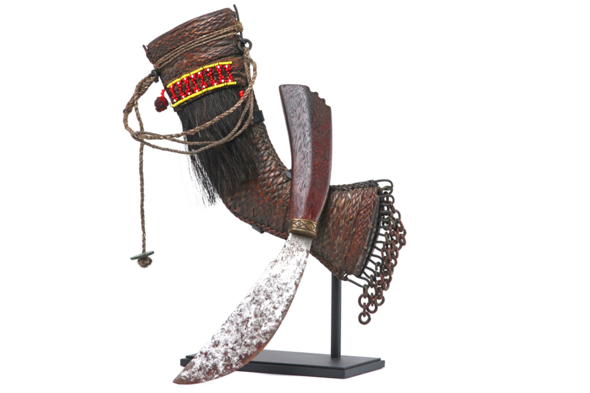 Nepalese Gurka dagger with sheath in fibres and metal adorned with pearls || Nepalese dolk van de - Image 3 of 4