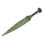 Ancient Orient sword in bronze with typical patina || OUDE OOSTEN - ca 1000 tot 700 BC zwaard in
