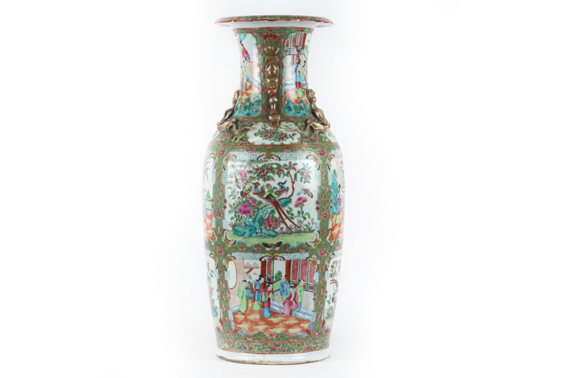 19th Cent. Chinese vase in porcelain with a Cantonese decor || Negentiende eeuwse Chinese vaas in - Image 2 of 7