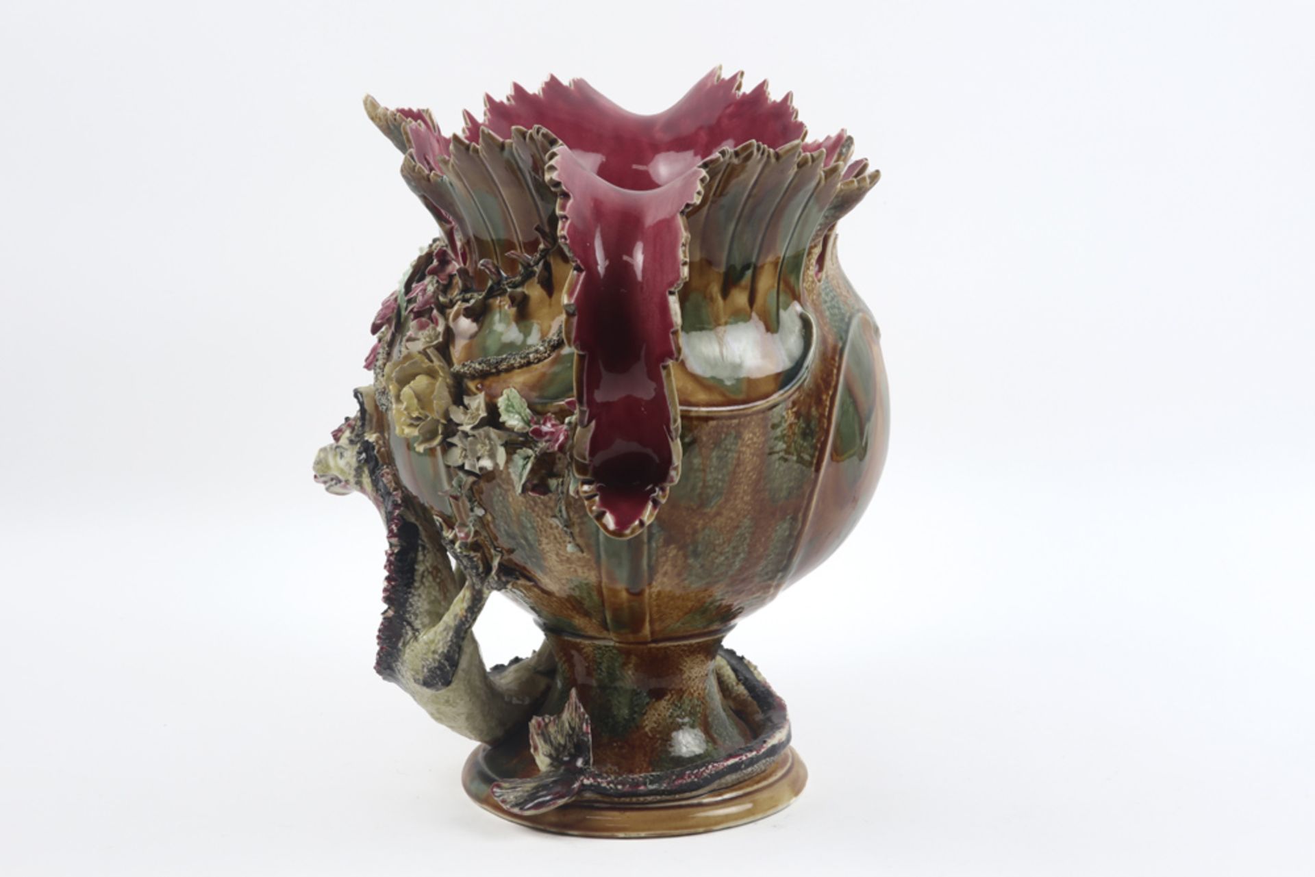 quite big antique "Barbotine" bowl in ceramic with a decor of flowers and dragon || Vrij grote - Image 4 of 6