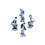 two pairs of porcelain figures || Lot (4) van twee paar figuurtjes in porselein met blauwwit
