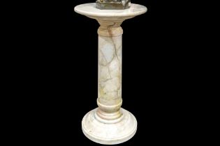 pedestal/column in marble || Piedestal met zuilvorm in marmer - hoogte : 80 cm