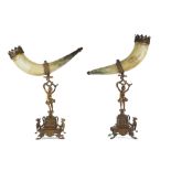 pair of antique ornamental pieces in horn and bronze || Paar antieke sierstukken in hoorn en brons -