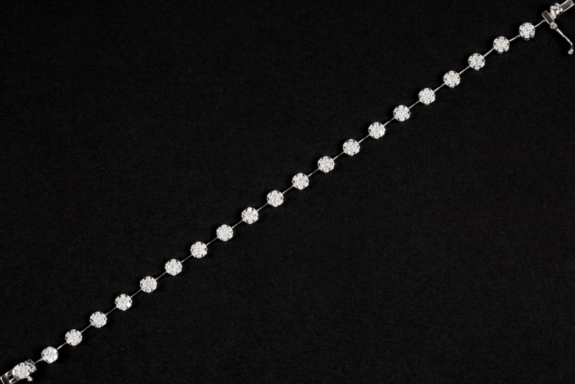elegant bracelet in white gold (18 carat) with more than 2 carat of very high quality brilliant