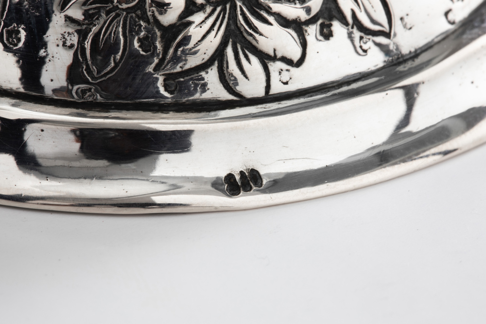 Jewish baroque style glass in silver || Joods bekertje in massief zilver met barokke ornamentiek - - Image 4 of 4