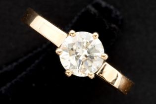 a circa 1,20 carat brilliant cut diamond set in a ring in pink gold (18 carat) || Solitaire briljant