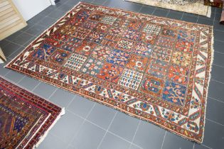 Persian Baktiar in wool || Perzische Baktiar met een typische, zgn tuintekening - 292 x 215 xm