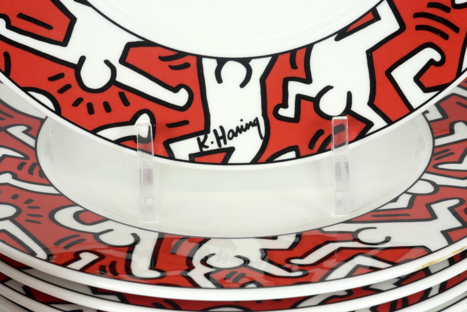 set with 16pcs of marked porcelain with a decor with typical Keith Haring figures edition by the - Bild 2 aus 5