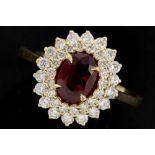 ring in yellow gold (18 carat) with an at least 1 carat ruby with an intense red pigeon blood colour