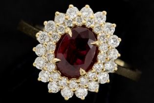 ring in yellow gold (18 carat) with an at least 1 carat ruby with an intense red pigeon blood colour