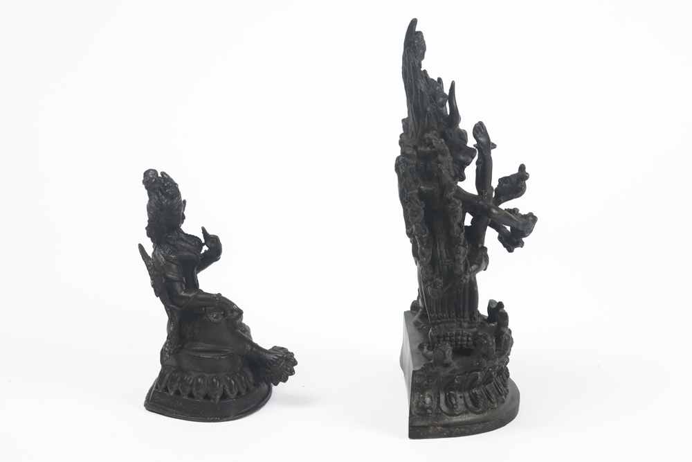 two Nepalese sculptures : Tara and Bhairava || Lot van twee Nepalese sculpturen in messing : " - Image 4 of 5