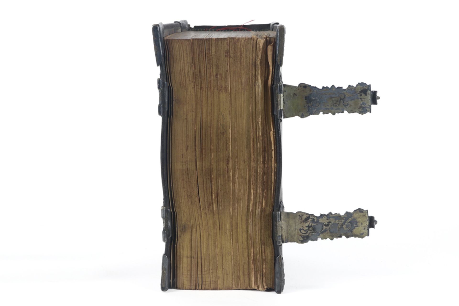 18th Cent. leather bound bible with mountings in silver || Achttiende eeuwse in leder ingebonden - Bild 6 aus 6