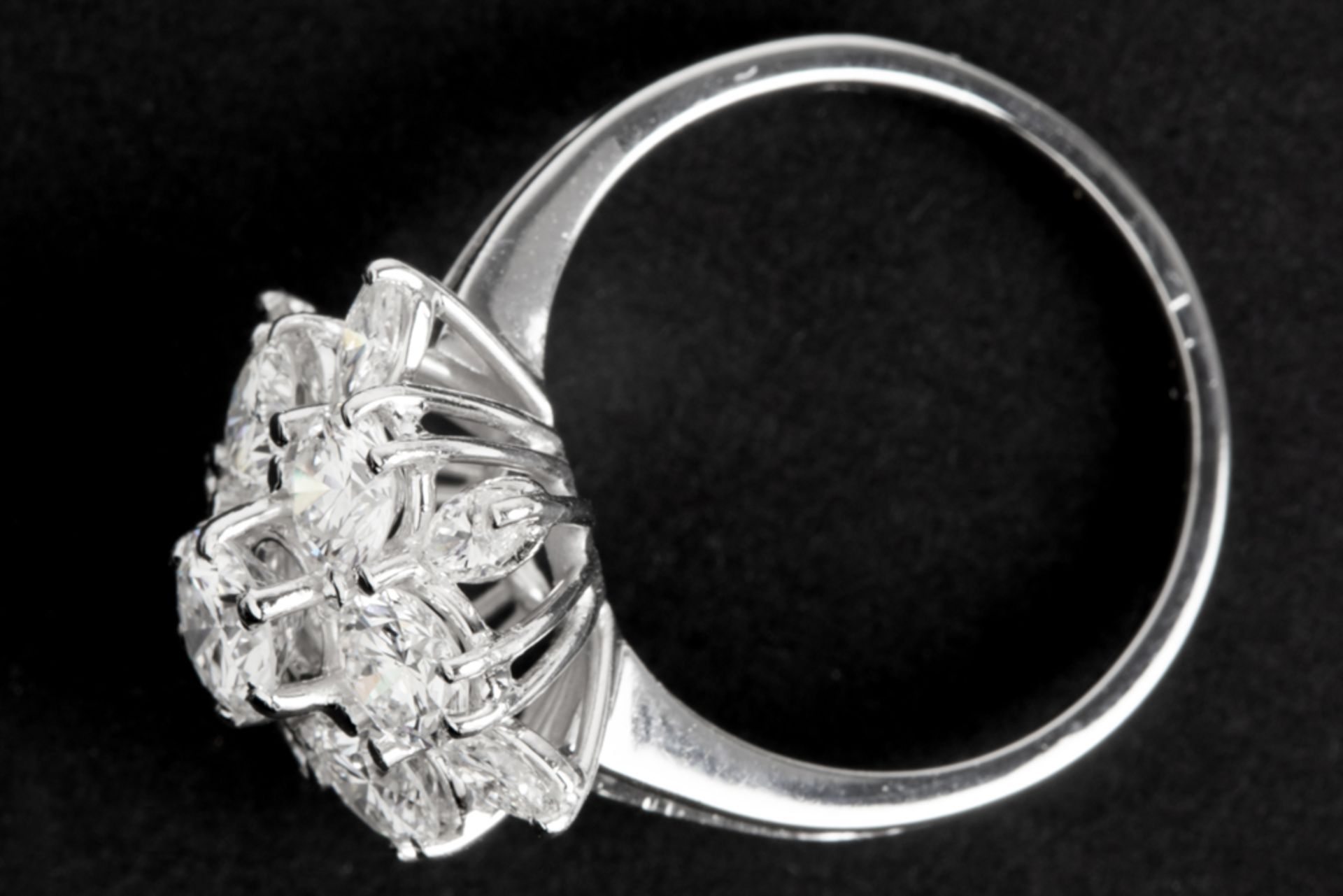 very nice ring in white gold (18 carat) with ca 2,60 carat of high quality marquis and brilliant cut - Image 2 of 2