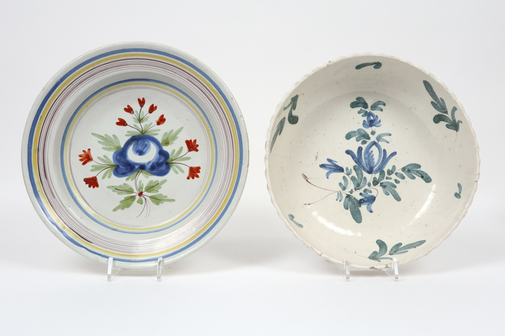 various lot of antique ceramic plates and a pitcher from Brussels || Lot (6) antieke faïence met 5 - Image 2 of 7