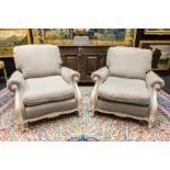 pair of Louis XVI style armchairs with frame in painted wood || Paar flapoorfauteuils in Lodewijk