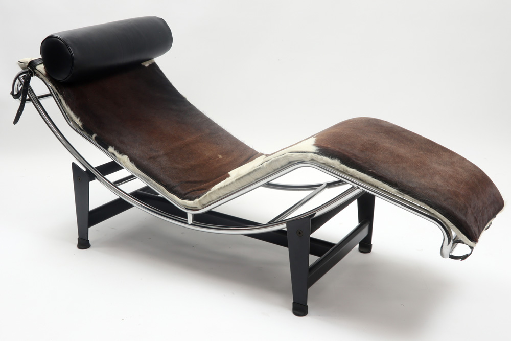 20th Cent. lounge chair after Le Corbusier's "LC4" design in partially chromed metal and with - Image 2 of 3