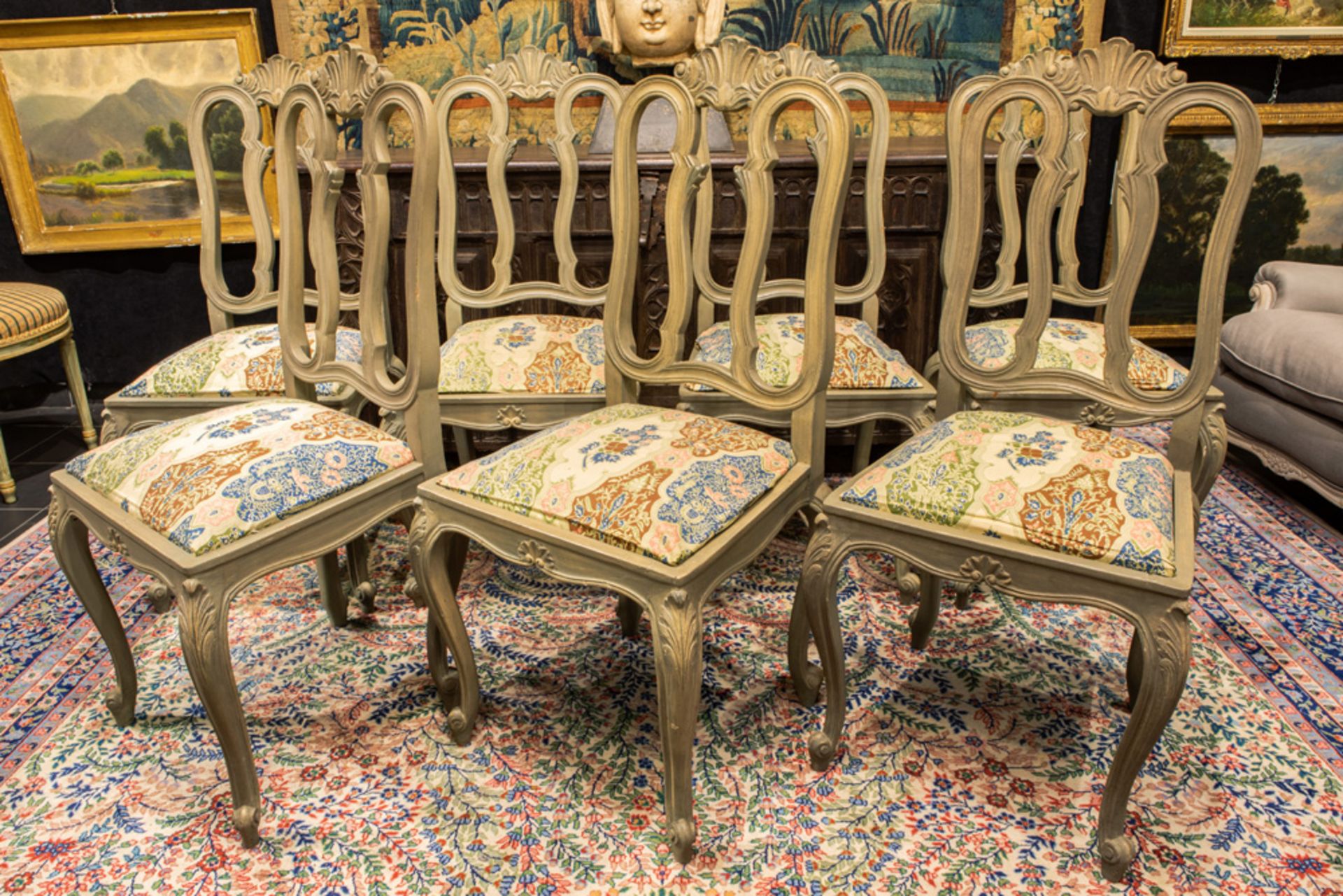 series of seven Louis XV style chairs in painted wood || Reeks van zeven stoelen in beschilderd hout - Bild 2 aus 2