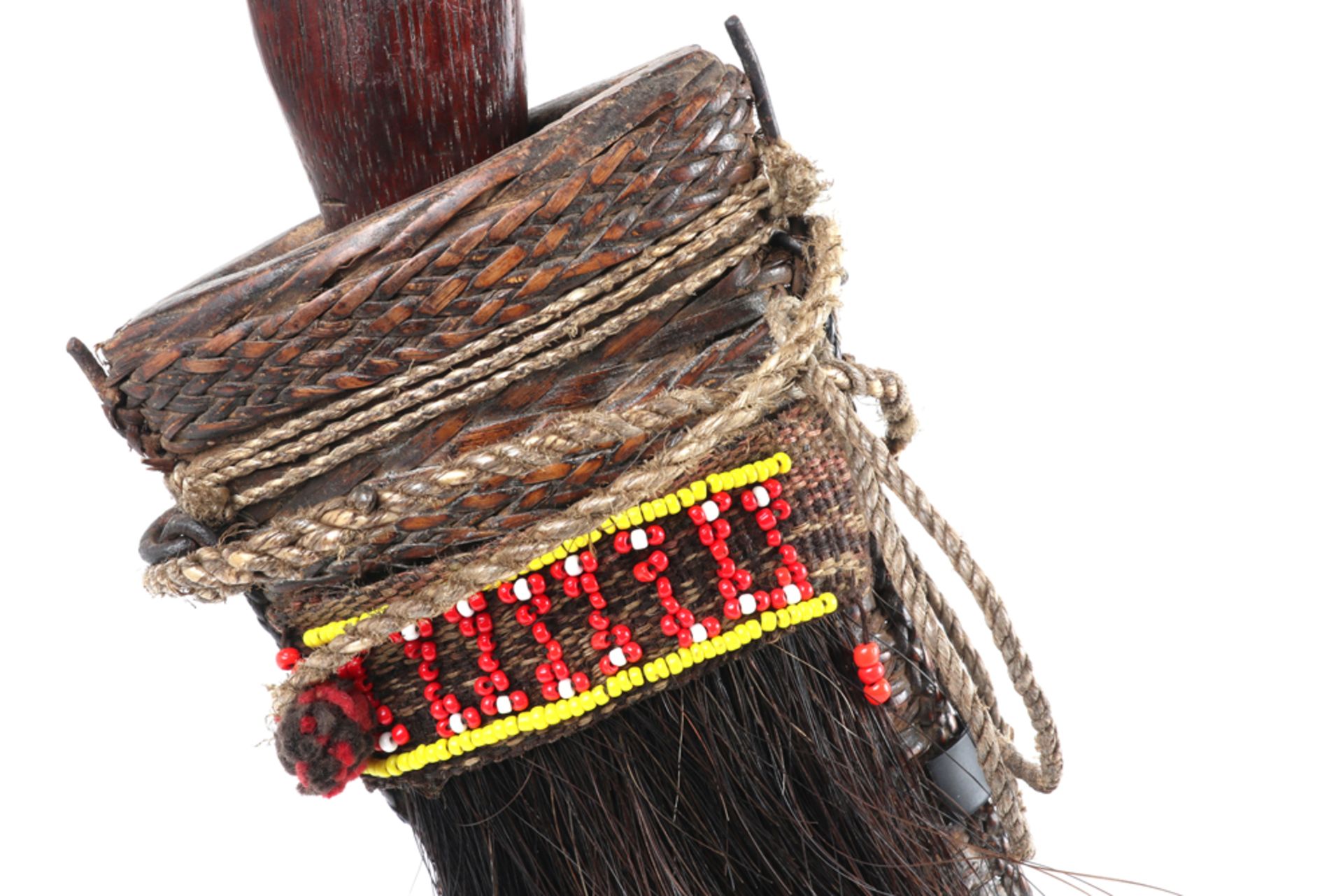 Nepalese Gurka dagger with sheath in fibres and metal adorned with pearls || Nepalese dolk van de - Image 4 of 4