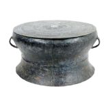 antique Vietnamese rain drum in bronze with typical patina || Antieke Vietnamese regengong ("tambour