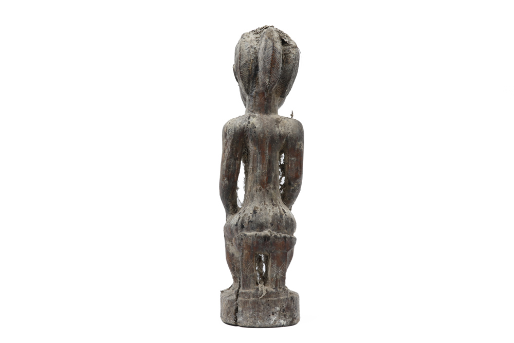 Ivory Coast Baule sculpture in wood with usage patina || AFRIKA / IVOORKUST Baule - fetisjesculptuur - Image 4 of 4