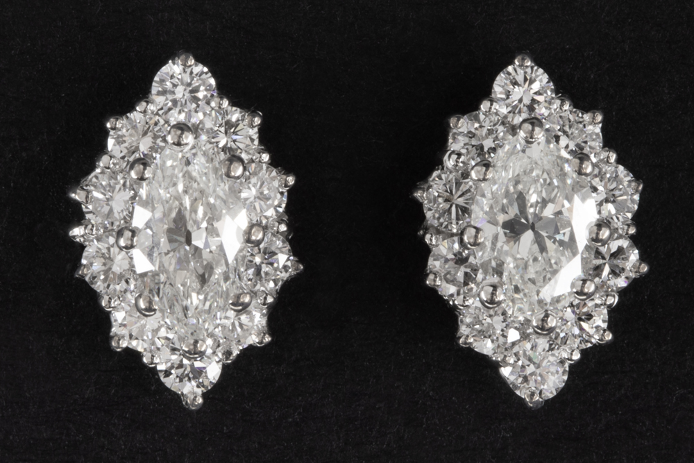 pair of earrings in white gold (18 carat) with 1,25 carat of high quality marquise and brilliant cut