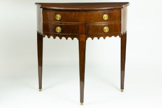 18th Cent. neoclassical console/cabinet with three drawers in mahogany || Fraai achttiende eeuws