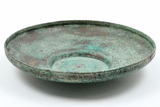 quite big Ancient Greece dish in bronze with typical green patina and irisation || OUD GRIEKENLAND -