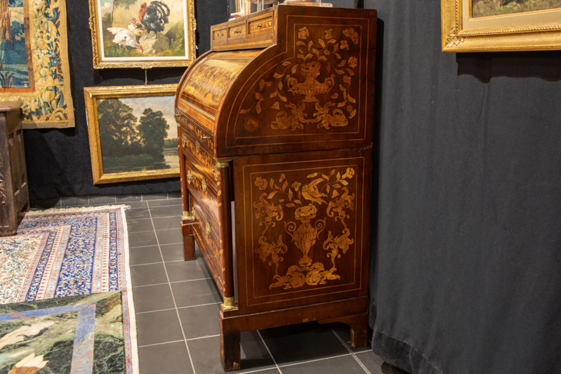 early 19th Cent. Empire style cylinder-bureau in marquetry with three drawers and two pillars || - Bild 4 aus 4
