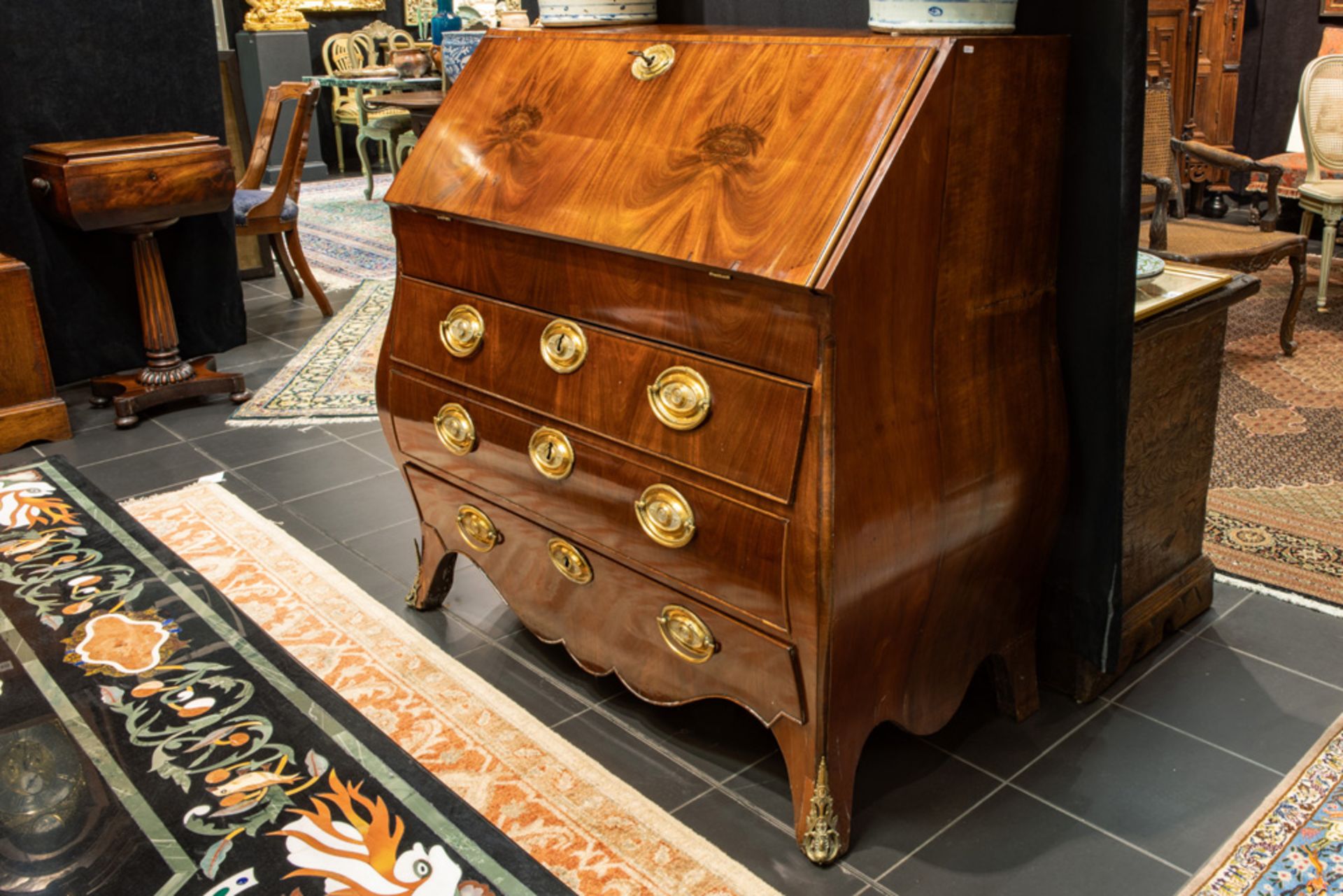 18th Cent. Dutch neoclassical mahogany bureau || Achttiende eeuwse Nederlandse neoclassicistische