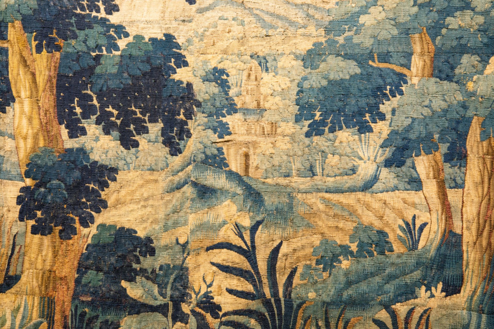 17th Cent. presumably Flemish tapestry || Zeventiende eeuws, allicht Vlaams, wandtapijt met - Image 4 of 6