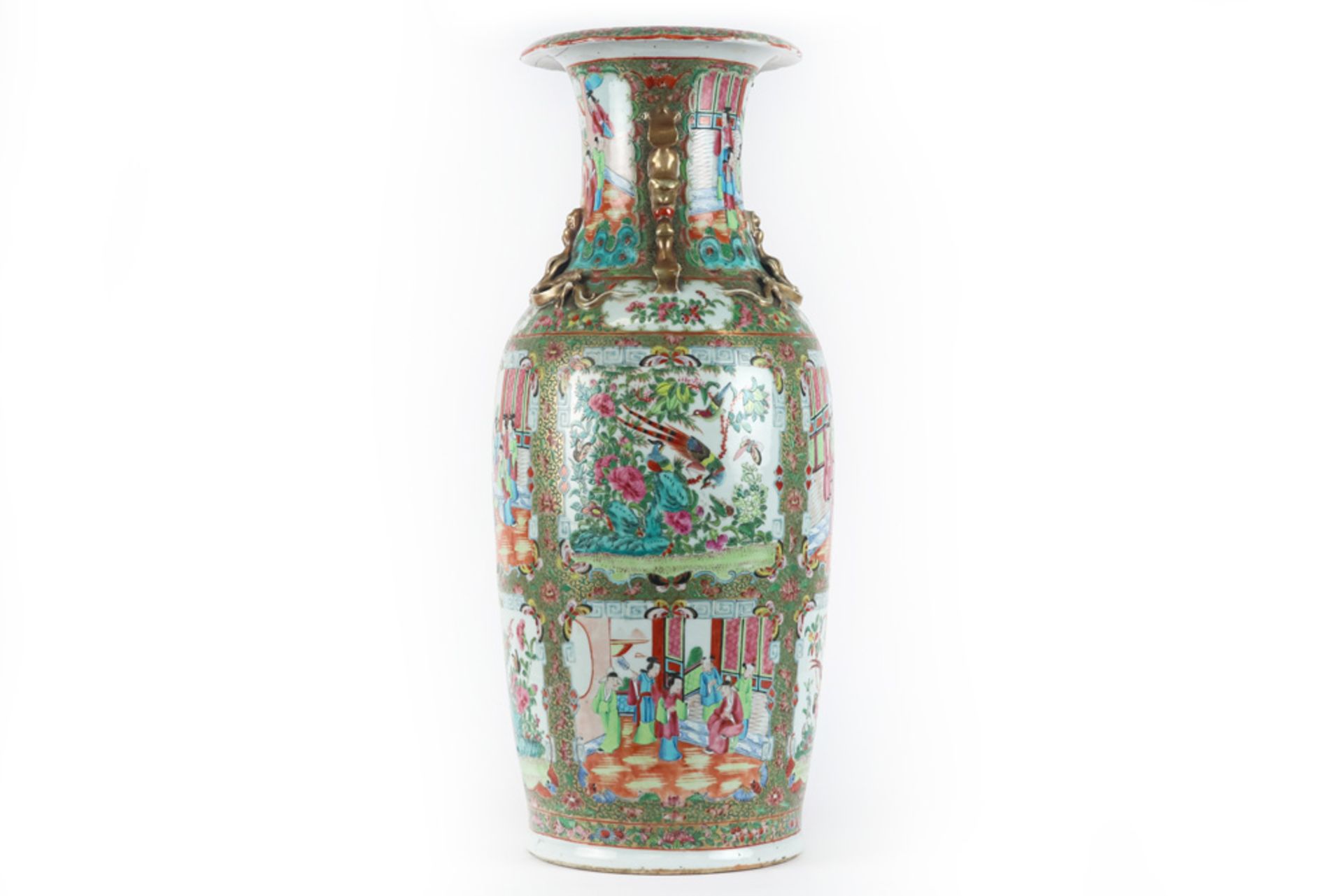 19th Cent. Chinese vase in porcelain with a Cantonese decor || Negentiende eeuwse Chinese vaas in - Image 4 of 7