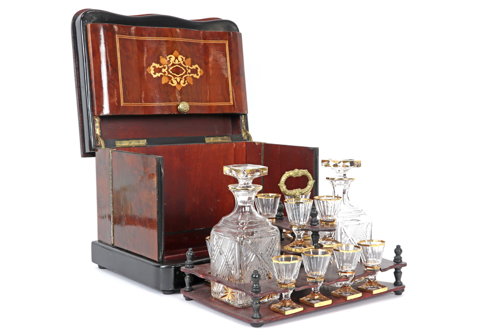 Napoleon III style cellaret with its case in marquetry and its crystal content || Likeurkeldertje in - Image 3 of 4